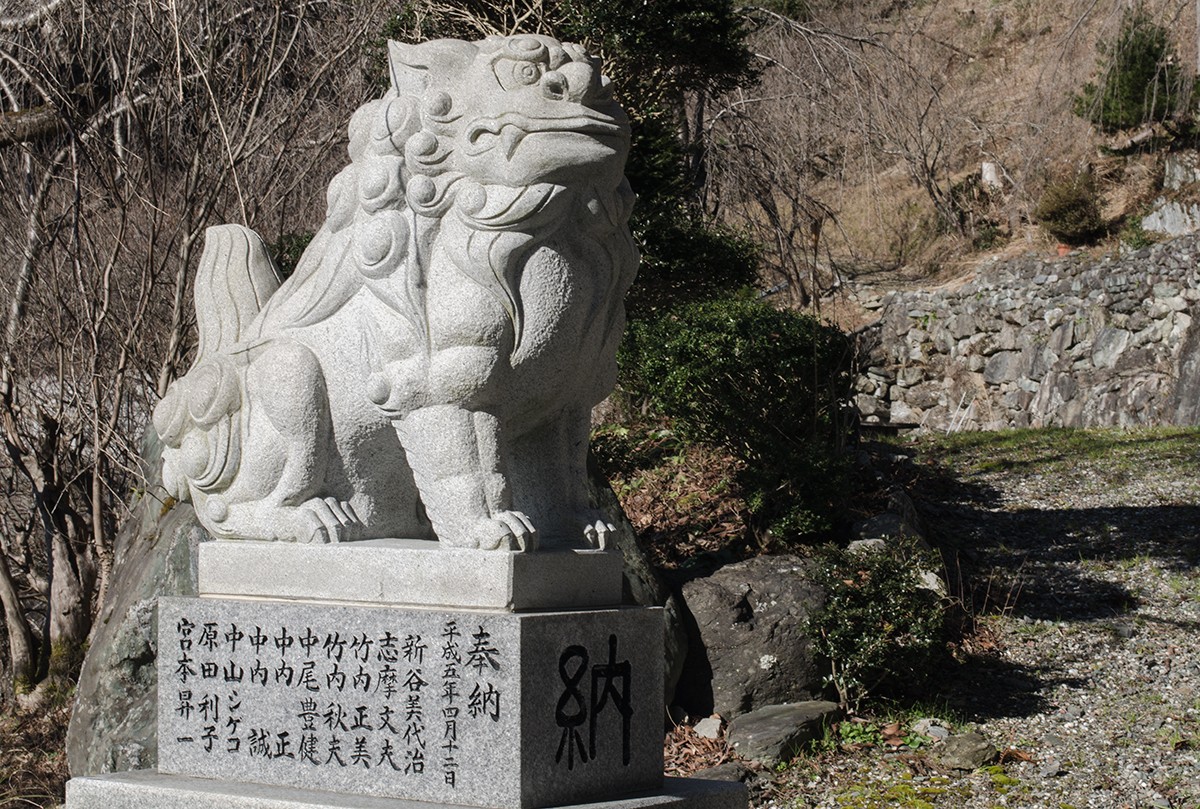 Shrine Guardian (road 438)